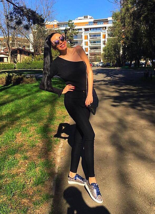 S-a aflat de Paşte! O cunoscută brunetă de la noi se pregăteşte să devină mămică