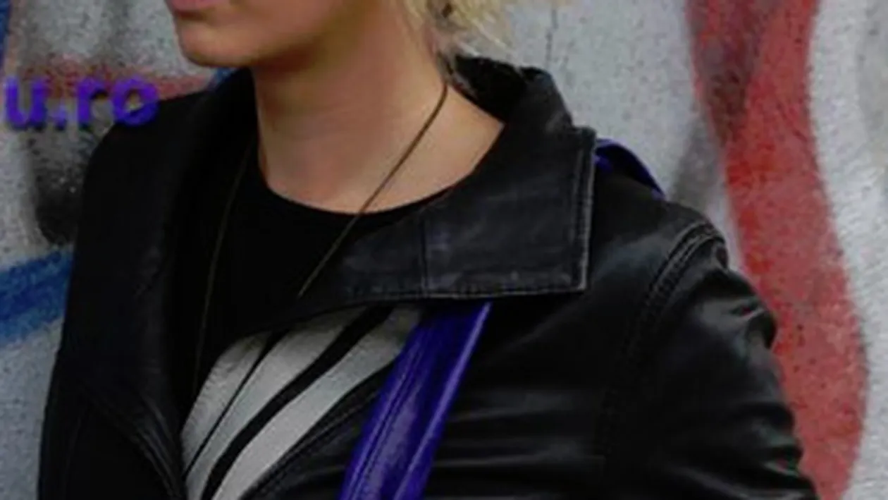 Diana Dumitrescu isi indeamna fanii sa citeasca! O carte iti va spune povesti ce iti vor cutremura sufletul