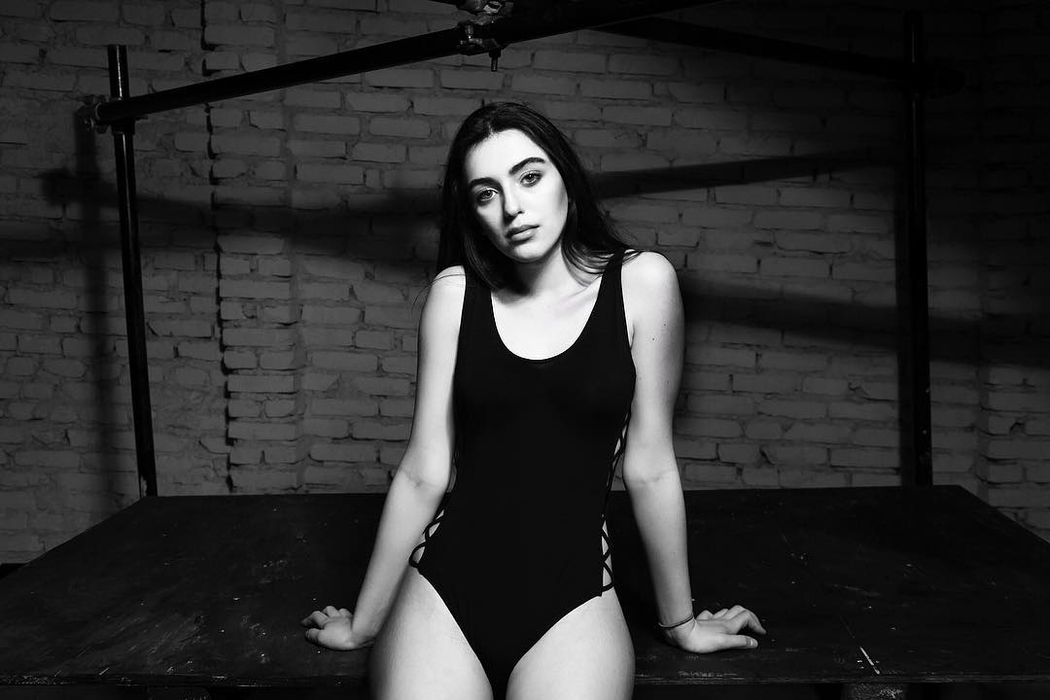 Alexandra Vernea este o tânără super-sexy