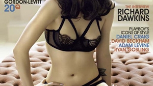 Cea mai controversata coperta a momentului! Vezi de ce o sa-si puna Regina mainile-n cap!