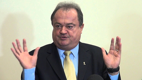 A ”refăcut” Guvernul Boc pe terasa milionarilor din Mamaia! “BULDOGUL”, zi împărătească de juma’ de miliard!