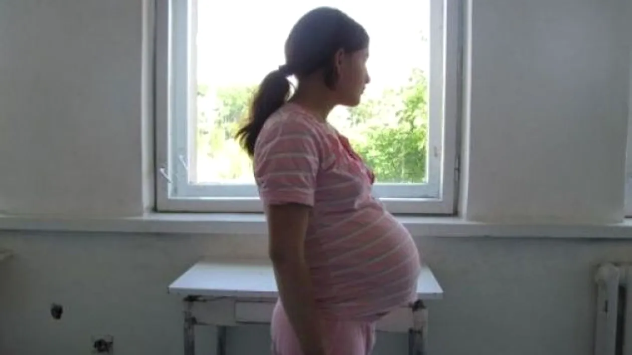 O copilă de 13 ani a născut la Spitalul de Pediatrie. Fata a fost adusă la UPU de părinți, fără să știe că este însărcinată
