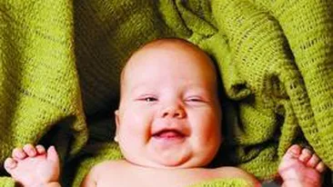 Bebelusii tinuti la incubator, adulti fericiti