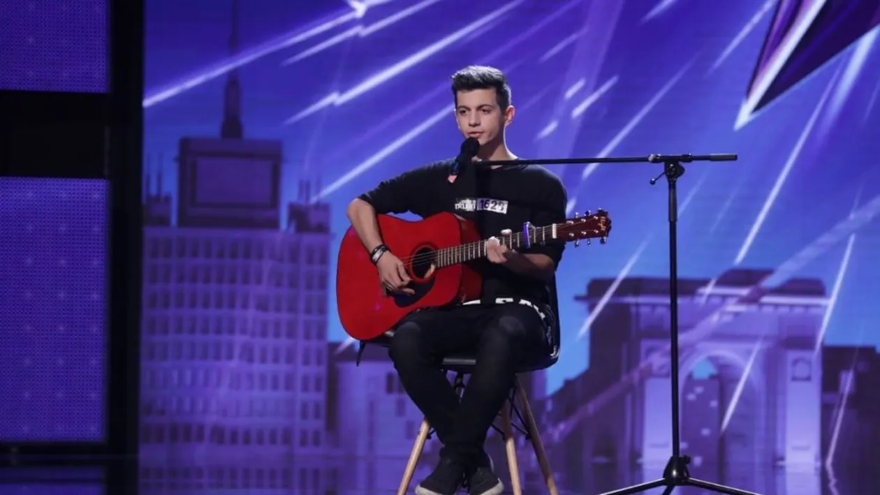 Un tânăr de 20 de ani și-a pus sufletul pe tavă și i-a impresionat pe jurații de la ”Românii au talent”