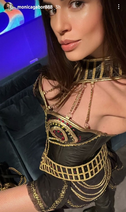 Cum a fost surprinsă Monica Gabor la petrecerea de Halloween, din SUA. Iubita lui Mr. Pink a atras toate privirile