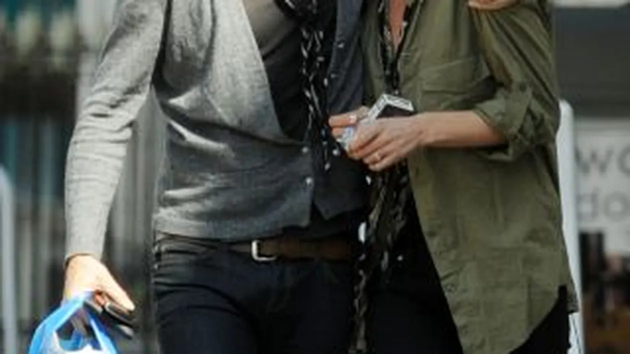 Kate Moss a apelat la serviciile unui terapeut pentru a renunta la dependenta de alcool si tigari