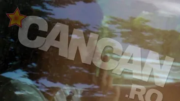 Dodel nu-si poate reprima apucaturile de stadion nici in fata femeilor. Mainile lui au luat-o razna la semafor!