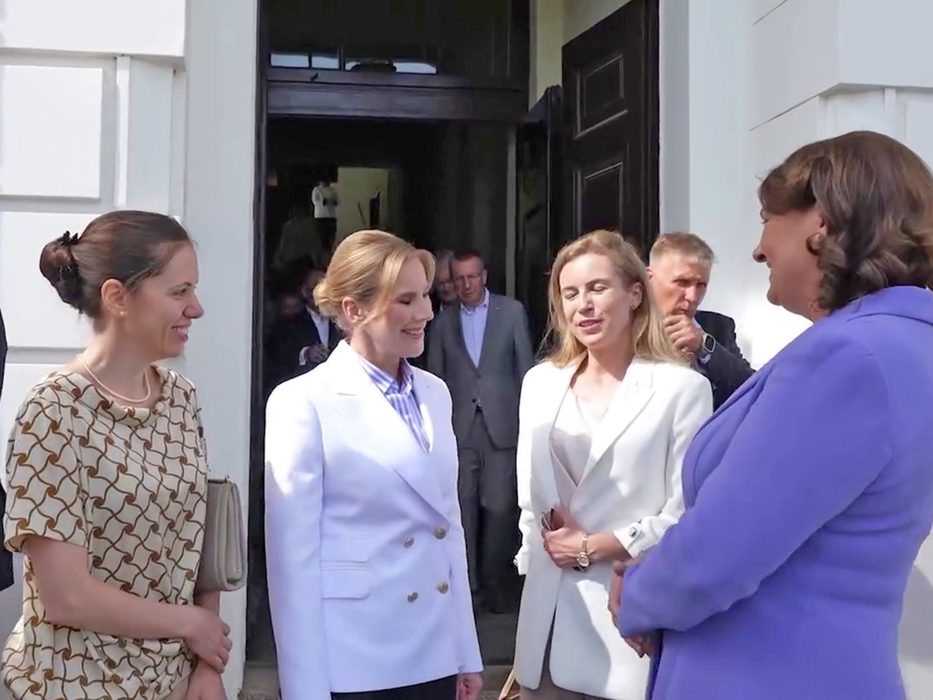 Mirabela Grădinaru s-a făcut remarcată în Polonia. Cum s-a afișat alături de președintele Nicușor Dan, la vizita oficială