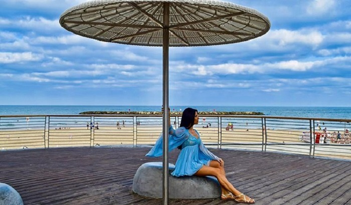 FOTO / Corina Caragea, răsfăţată într-o vacanţă exotică! A îmbrăcat costume de baie sexy, însă atenţia a fost la un detaliu intim