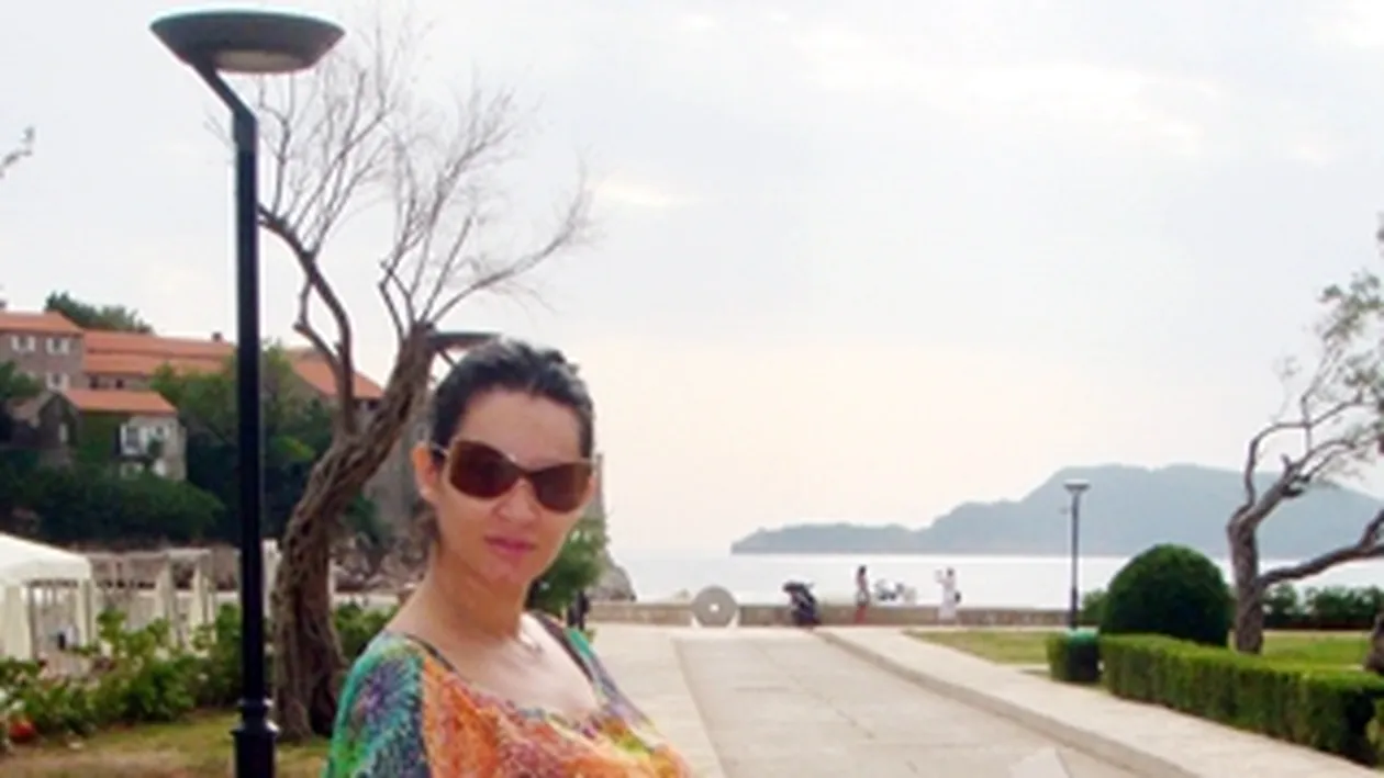 Nicoleta Luciu s-a intors singura din vacanta, fara bagaje! Zsolt a condus-o la aeroport, iar la Bucuresti a asteptat-o soferul