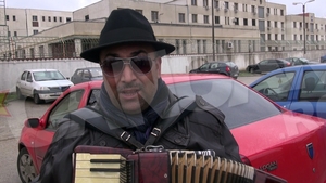 Rime criminale pentru greii fotbalului! Sorin Necunoscutu a jelit in ploaie in fata inchisorii Rahova!