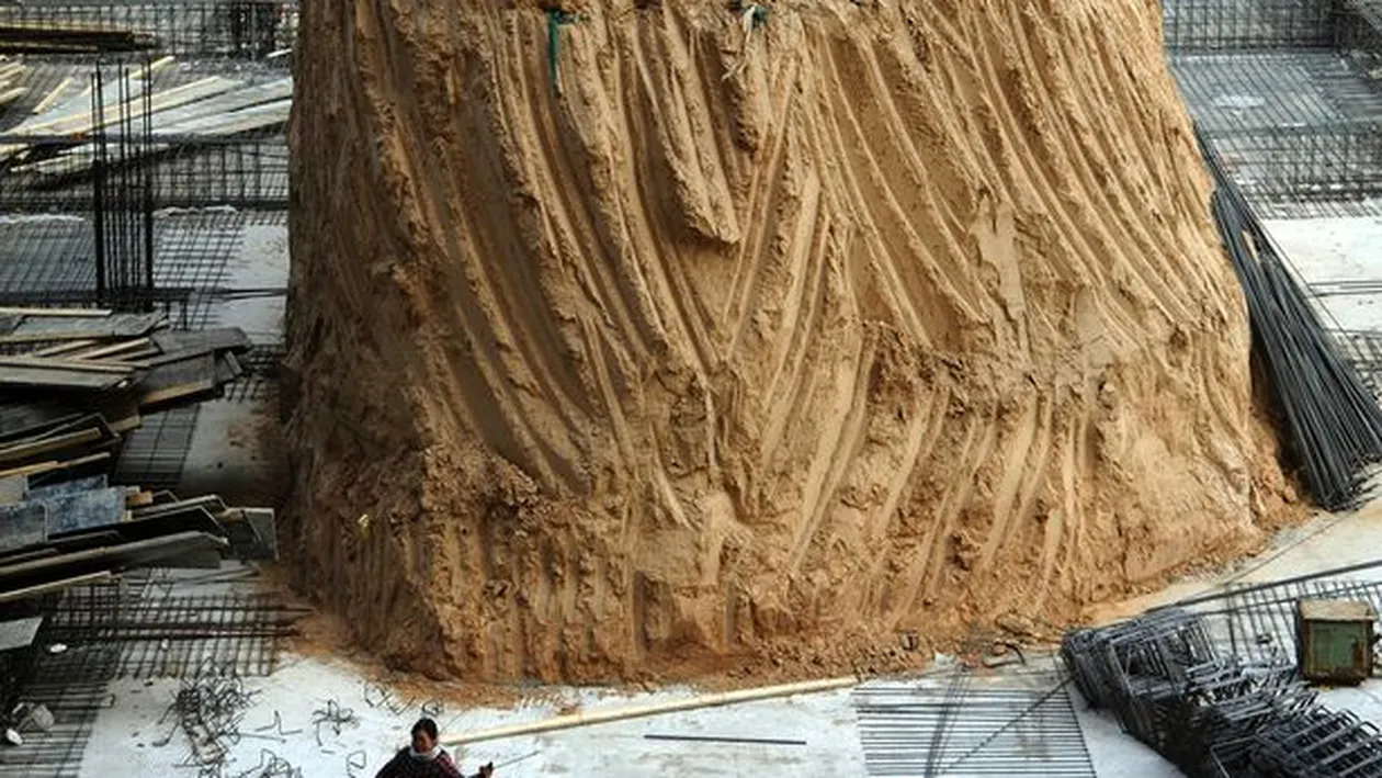 Au refuzat sa-si mute mortul! Acum un zgarie-nor e construit in jurul mormantului