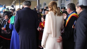 Primarului din Buşteni i-a „alunecat“ mâna pe posteriorul principesei Maria. Incidentul petrecut de Ziua Naţională a isterizat tot internetul