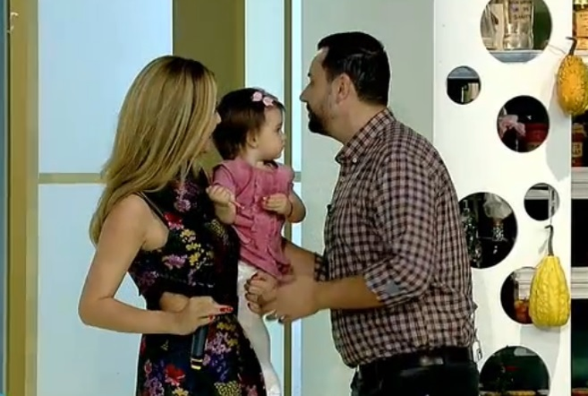Amalia Enache este foarte fericită de când a devenit pentru prima dată mămică şi îi dedică tot timpul liber micuţei sale.
