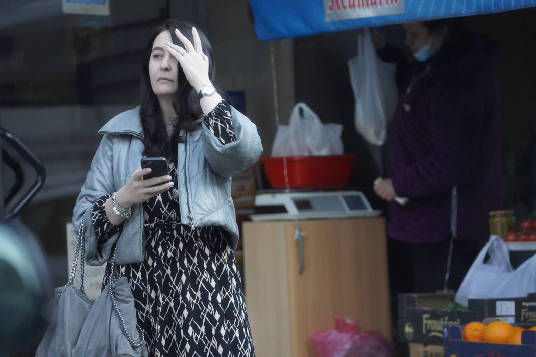 Amalia Năstase a terminat cumpărăturile și pleacă acasă (Foto: CANCAN.RO)