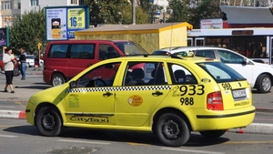 Cât a ajuns să coste un kilometru cu taxiul la gara din Constanța. Turiștii au crezut că nu văd bine