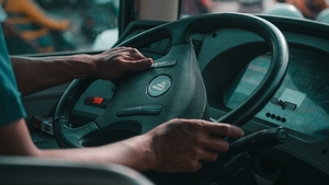 Ce salariu are un șofer STB în 2025 fără vechime, spre deosebire de unul cu experiență în transportul public. Suma e frumușică!