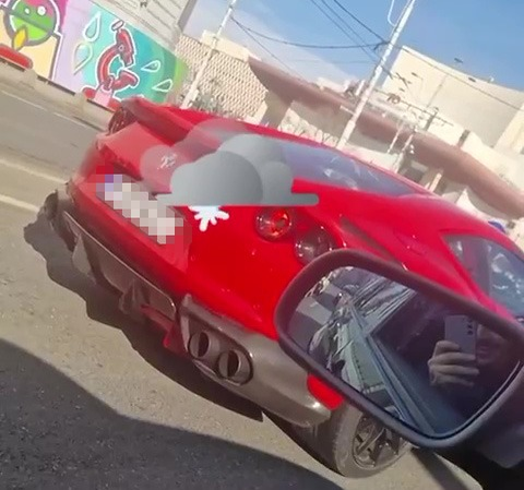 Pneurile lui Dan Nicorescu, puse pe Ferrari-ul 812 Superfast, se prezintă într-o stare deplorabilă, iar internauții l-au sancționat pe milionar (Foto: TikTok)