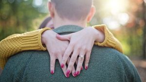 Dragoste cu năbădăi! O femeie s-a trezit cu o notă de plată de 90.000 de lei de la fostul iubit. Care a fost, de fapt, motivul