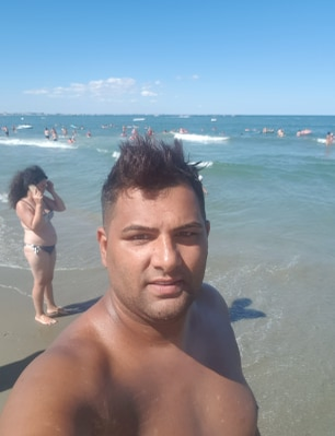 Marius Baldovin a plecat singur la mare și i-au căzut ochii pe ...Selly