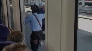 VIDEO. Scene incredibile în Gara de Nord. Trenul București-Târgoviște a plecat, controlorul a fost uitat pe peron