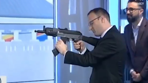 Alexandru Cumpănașu, apariție șocantă la TV! A tras cu arma în direct