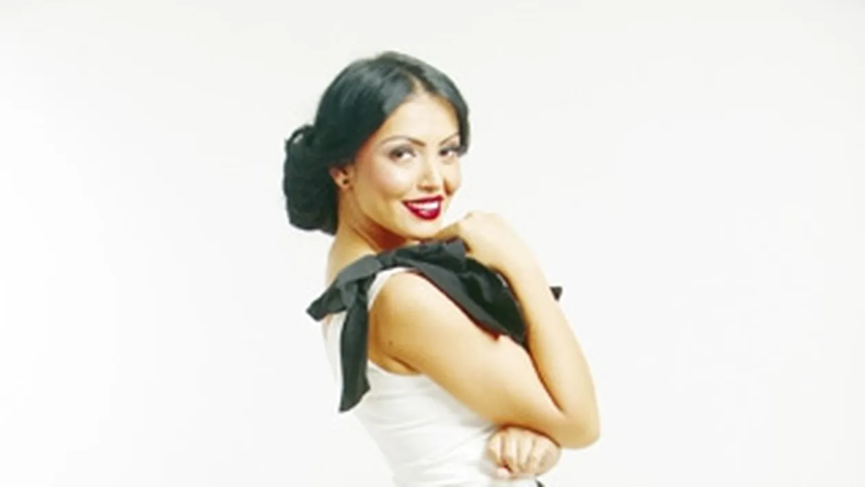 Isi incepe ziua cu un bol de cereale, iaurt si fructe! Vezi ce mananca Andreea Mantea in fiecare zi!