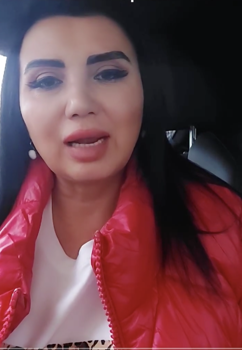 Vedeta care și-a luat haine de la Piața Obor. O vezi non-stop pe la Antena 1, dar nu știai că se îmbracă de la tarabă