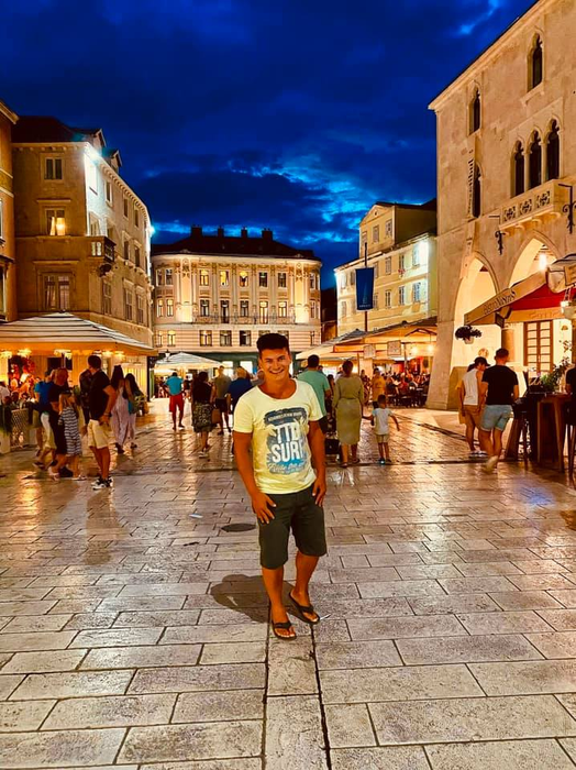 Mărturiile cutremurătoare ale lui Fabio, artistul lovit cu lanțul în figură de tatăl vitreg: ”Mi se pune un nod în gât când mă uit în oglindă!”