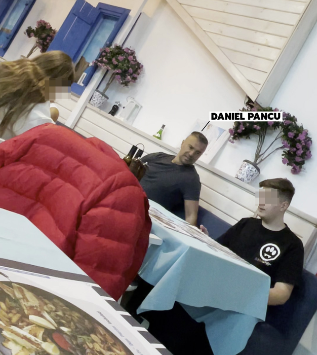 Daniel Pancu, la masă alături de copiii săi (Foto: CANCAN.RO)