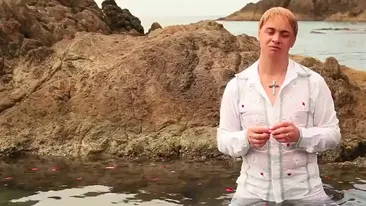 ANDREI VERSACE şi-a găsit naşul! CRISTI DIN BANAT şi-a împodobit bradul cu bancnote de 500 de euro!