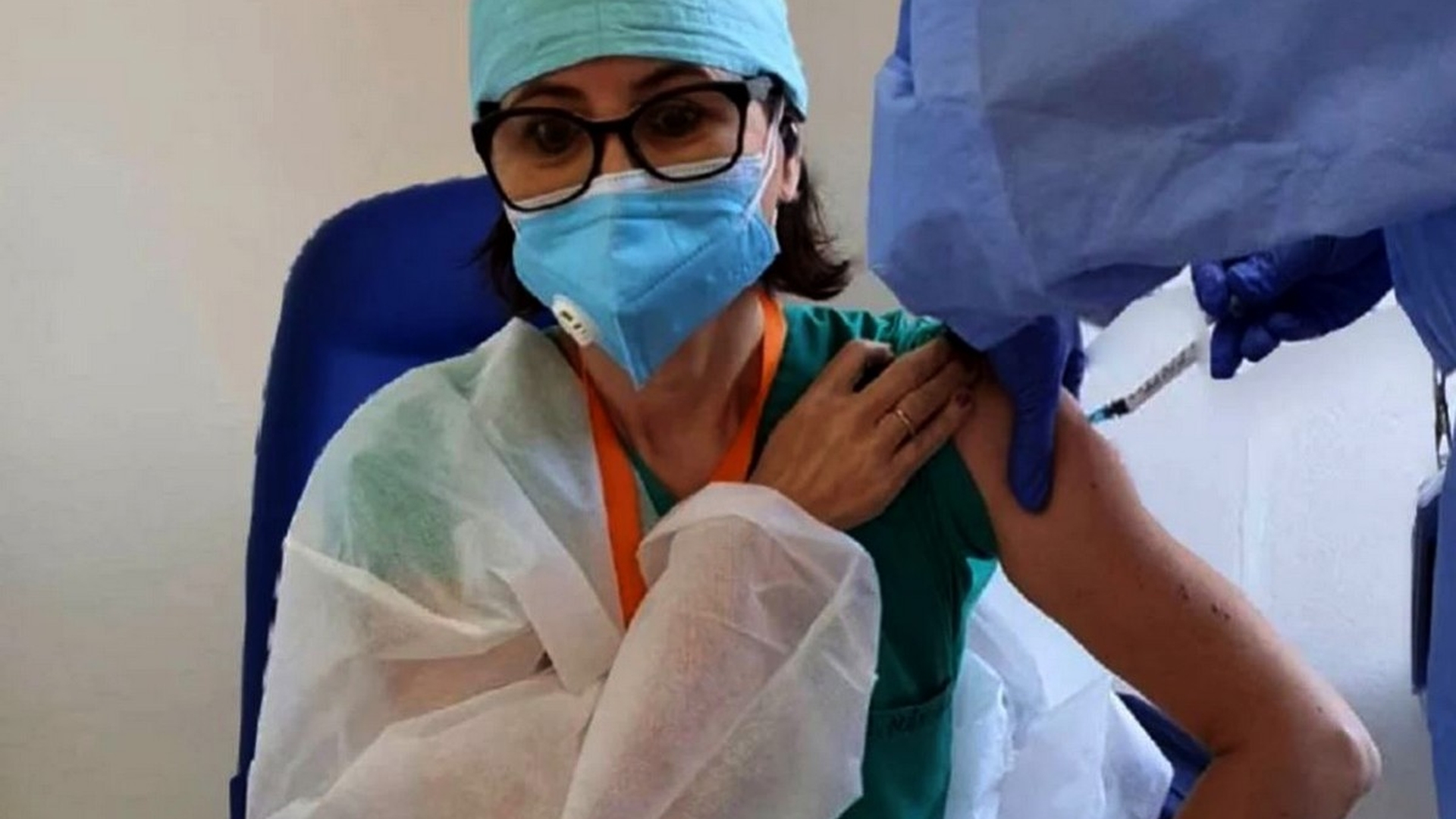 Ce s-a întâmplat cu soția lui Lucian Mândruță după ce s-a vaccinat anti-COVID + Reacția haioasă a jurnalistului