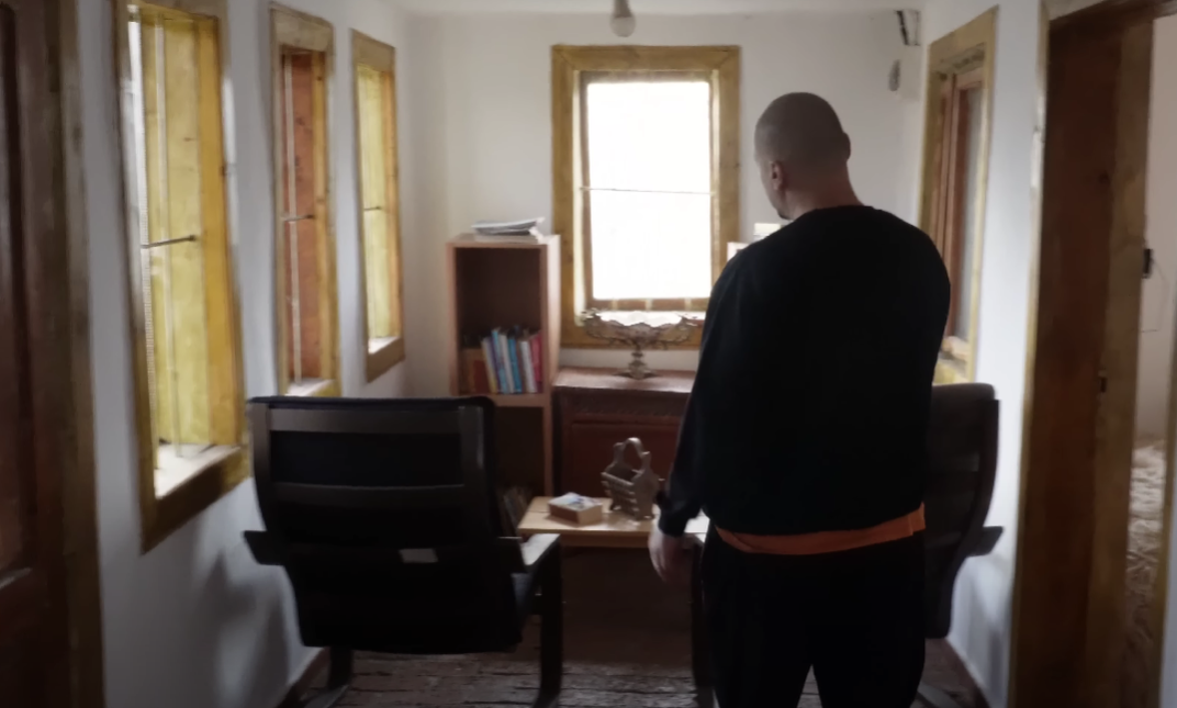 Puya și-a prezentat casa din Capitală/ Sursa foto: Captură Youtube