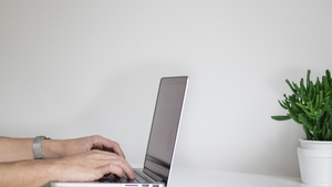 Top 10 trucuri prin care să-ți faci laptopul ca nou. Sfaturi practice și ieftine