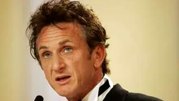 Sean Penn s-a alaturat miilor de egipteni care protestau in Piata Tahrir