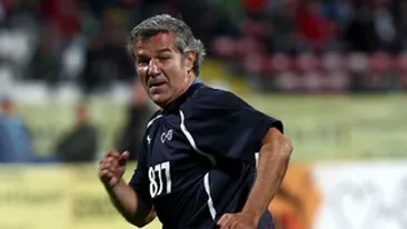 Dan Bittman isi construieste un stadion! Solistul Holograf se implica in fotbal