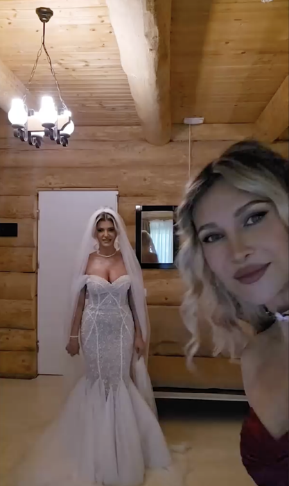 Lora și Ionuț Ghenu, nași de cununie! Primele imagini de la nunta Andreei Ghenu, cumnata artistei