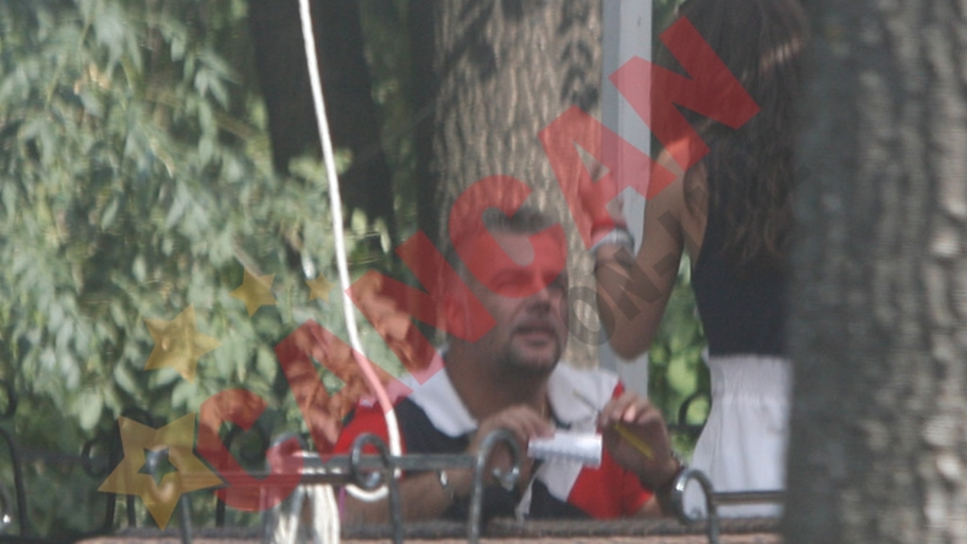 Adrian Enache, pandit la terasa de o admiratoare