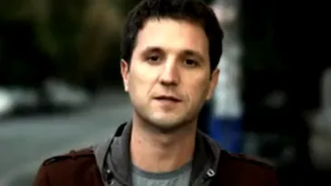 Andi Moisescu are cinci telefoane! Nu cumva tehnologia trebuia sa ne simplifice viata si nu sa ne-o incarce