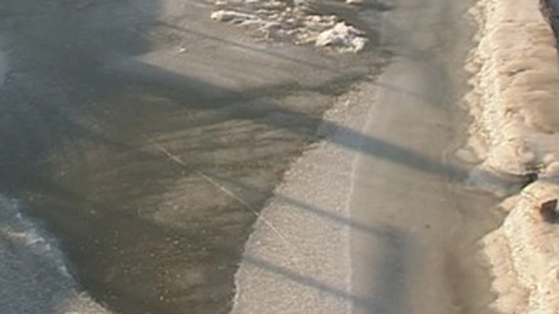 Traficul fluvial este blocat pe mai multe cai din cauza podurilor de gheata