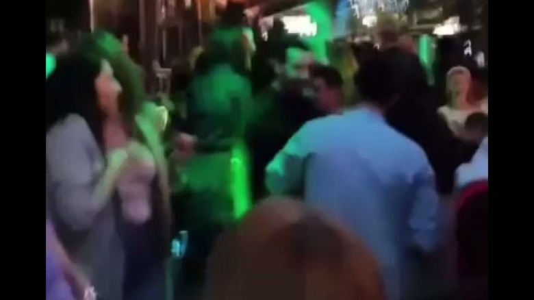 Distracție fără restricții în cluburile din Capitală. Tinerii au luat cu asalt localurile din Centrul Vechi