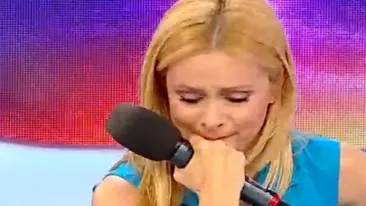 A scos pistolul în emisiunea SIMONEI GHERGHE! Cum a reacţionat blonda când l-a văzut pe invitat înarmat 