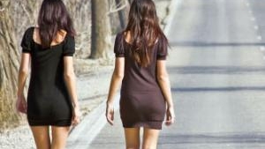 Şase proxeneţi care controlau o reţea de prostituate ce opera în Franţa au fost arestaţi în România
