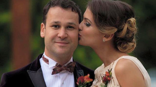 Nici n-ai spune că abia a divorţat. Fosta doamnă Negoiţă o ţine dintr-o petrecere într-alta!