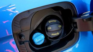 O femeie a alimentat mașina cu AdBlue în loc de motorină. Suma uriașă pe care trebuie să o platească pentru reparație