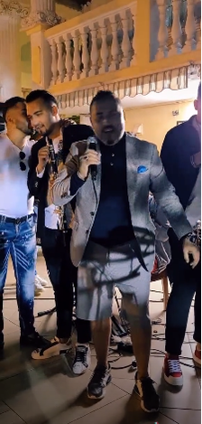 Marcel Pavel a făcut show pe ritmuri de manele, sub privirile lui Sorinel Puștiu