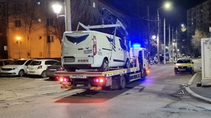 De-a râsu'-plânsu'! O mașină Fan Courier, parcată neregulamentar, a fost ridicată de Poliție cu tot cu colete. Val de reacții pe internet: ”Nu știam de ce nu mi-a ajuns frigiderul”
