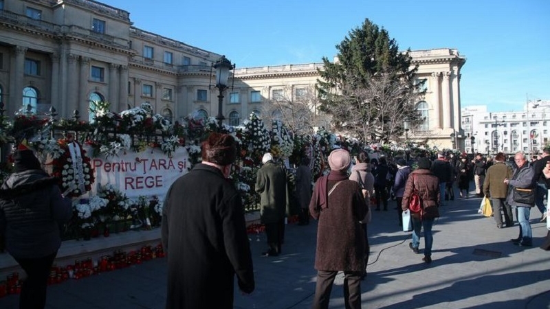Mii de oameni i-au adus un ultim omagiu Regelui Mihai. Casa Regală, anunţ despre gestul făcut în memoria Majestăţii Sale Defuncte