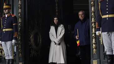 Urna cu cenuşa lui Sergiu Nicolaescu, ridicată de văduva acestuia de la crematoriul Vitan Bârzeşti