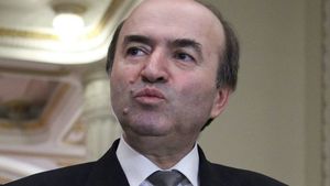 Emoții în familia lui Tudorel Toader. Fiul cel mic al ministrului a fost operat, după ce s-a izbit cu mașina într-un cap de pod